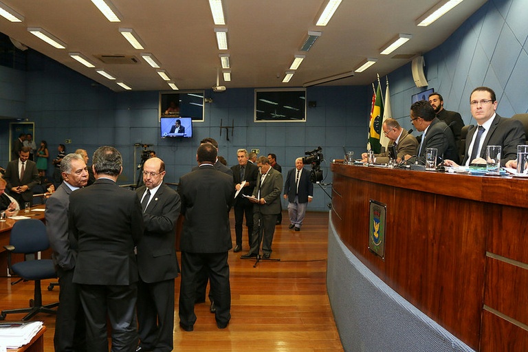 Câmara aprova, em primeira votação, PL que obriga estabelecimentos a divulgar ostensivamente o número de vagas reservadas a idosos e pessoas com deficiência
