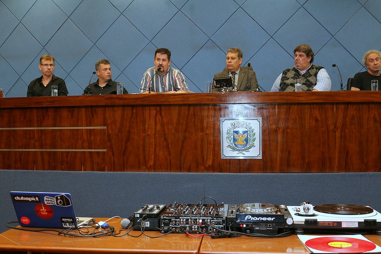 Com proposta para criar Dia Municipal do DJ, Carmo Luiz recebeu categoria para debater desafios da profissão