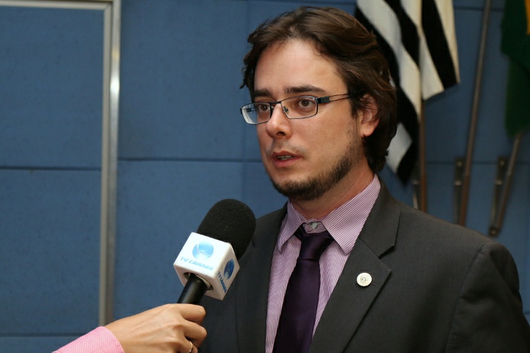 Pedro Tourinho requer documentos da sindicância da merenda