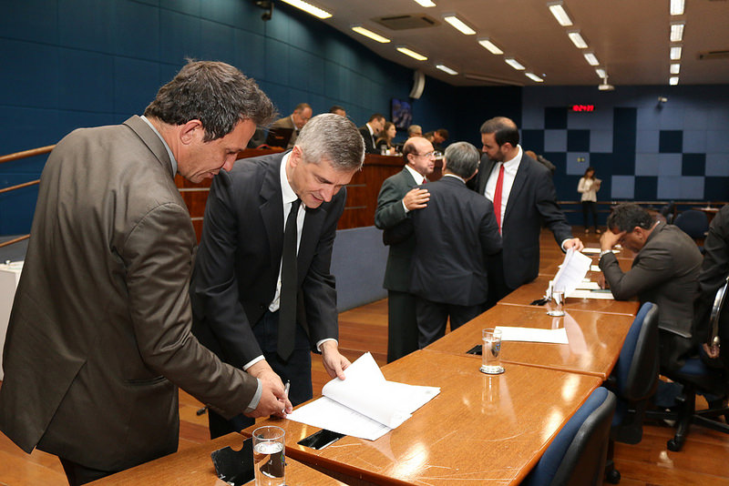 Vereadores aprovam, em 2ª votação,  projeto que visa a esclarecer cobrança de pedágio em corridas de táxis