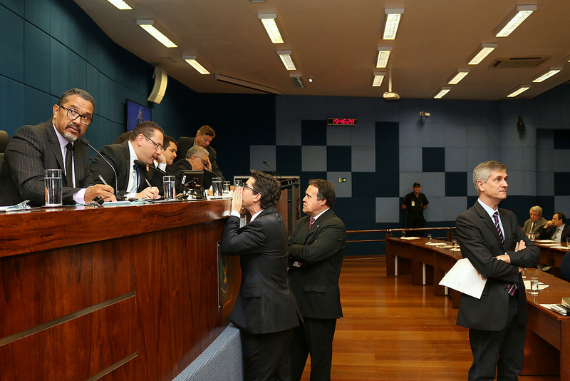 Vereadores votam nesta segunda (7), em 2ª discussão, projeto que visa a esclarecer cobrança de pedágio em corridas de táxis