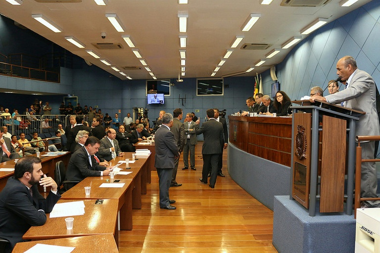 Vereador apresenta moção ao Senado para que suspensão do direito de dirigir seja substituída por multa