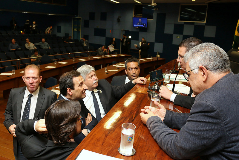 Vereadores aprovam cinco dos seis projetos que estavam na pauta desta segunda-feira (26)