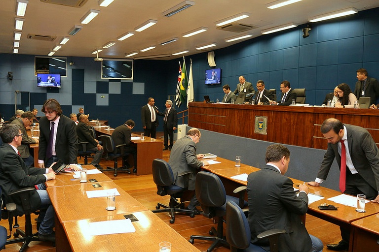 Vereadores aprovam nesta quarta-feira (28) - em primeira discussão - PL que obriga a presença de intérprete de libras nas aulas teóricas e práticas dos CFCs