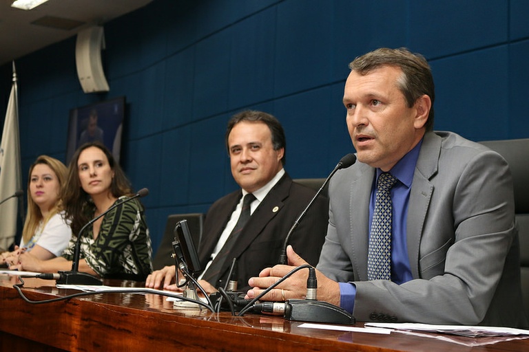 Abril Azul: Câmara encerra semana do autismo com lançamento da Frente Parlamentar em defesa dos direito das crianças com autismo