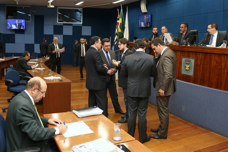 Câmara aprova criação do Junho Branco em prol de ações de combate e prevenção ao uso de drogas lícitas e ilícitas; Legalidade do PL que obriga apresentação da carteirinha de vacinação no ato da matrícula nas escolas da cidade também é aprovada