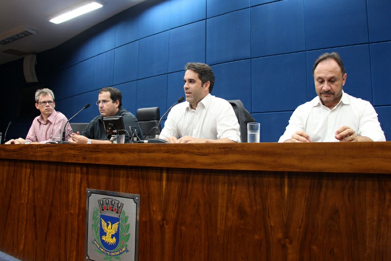 Nelson Hossri protocola PL que cria O Dia da Comunicação e das Telecomunicações no calendário oficial do município