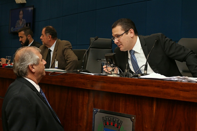 Rafa Zimbaldi e Bernardelli protocolam projeto que propõe cobrança de IPTU ao aeroporto de Viracopos; confira a votação desta quarta (19)