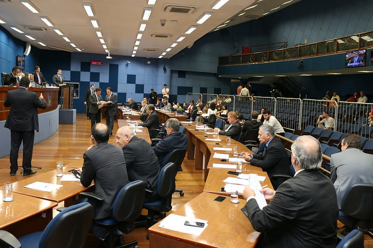 Vereadores analisam na sessão de segunda-feira (24) PL que obriga a apresentação da carteirinha de vacinação das crianças no ato da matrícula escolar