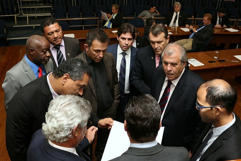 Vereadores aprovam, em primeira votação, projeto que visa a liberar alimentos transgênicos na merenda escolar de Campinas