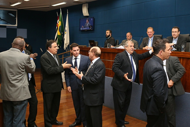 Plenário analisa nesta quarta-feira (8) PL que multa quem for pego usando drogas em locais públicos; vereadores também analisam PLs que estavam na pauta de segunda