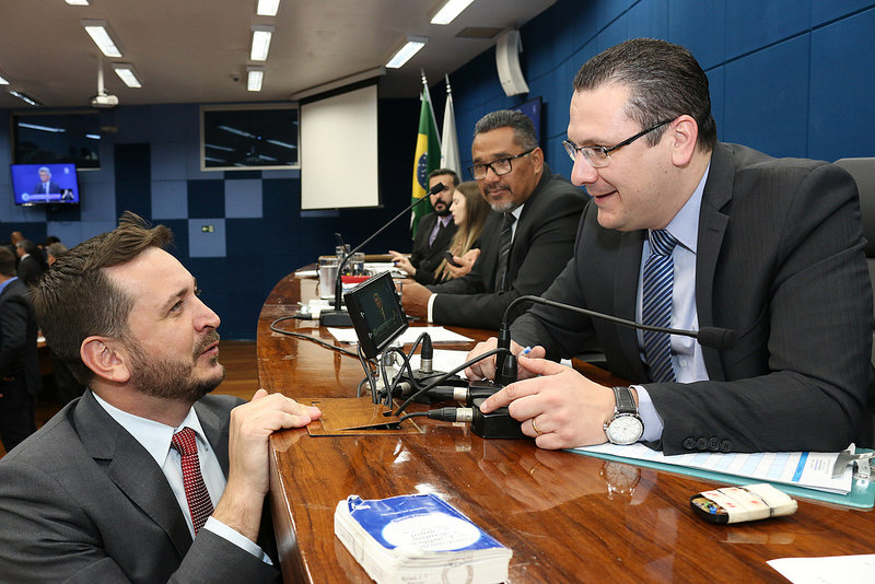 Rafa Zimbaldi e Tenente Santini  protocolam PL que regulamenta sobre presença dos bombeiros em locais públicos