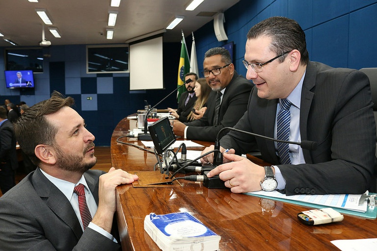 Rafa Zimbaldi e Tenente Santini  protocolam PL que regulamenta sobre presença dos bombeiros em locais públicos