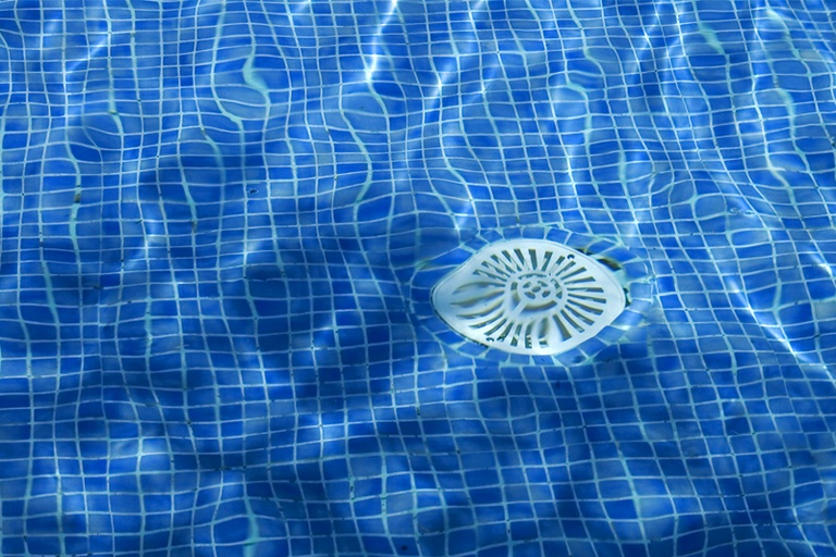 Segurança e prevenção: projeto de Rafa Zimbaldi torna obrigatória instalação de dispositivo que interrompe sucção em piscinas coletivas; neste ano já foi registrada morte em hotel que poderia ser evitada