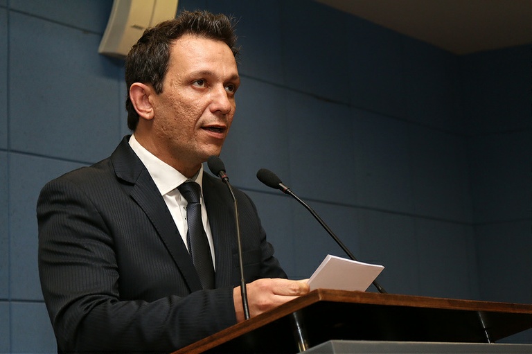 Tico Costa pede vistas do projeto de lei de própria autoria que regulamenta aplicativos e irá compará-lo ao do Executivo