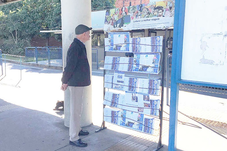 Transparência: Câmara divulga balanço da nova Legislatura e canais de acesso da Casa em informativo distribuído nas subprefeituras e terminais de ônibus