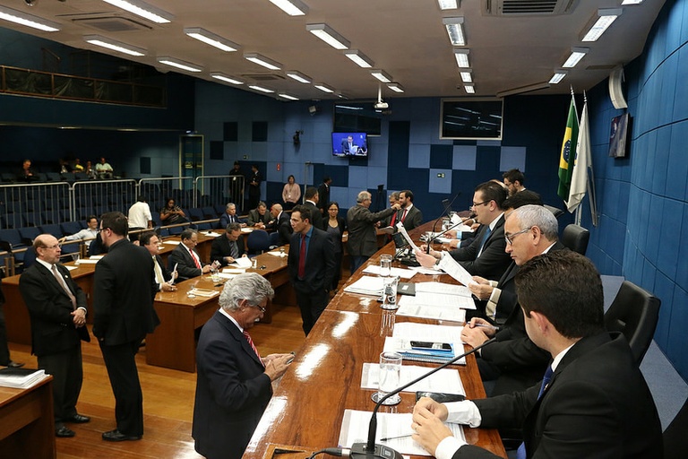 Vereadores votam nesta segunda-feira (28) PL que determina cobrança proporcional em estacionamentos