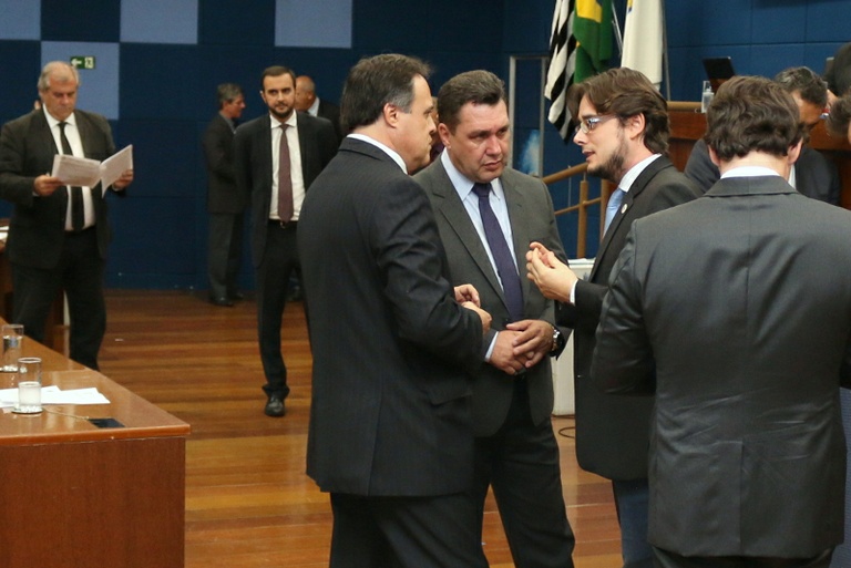 Câmara aprova lei do “teste do quadril” e outra que garante acesso a todos os documentos dos atendimentos custeados pelo SUS