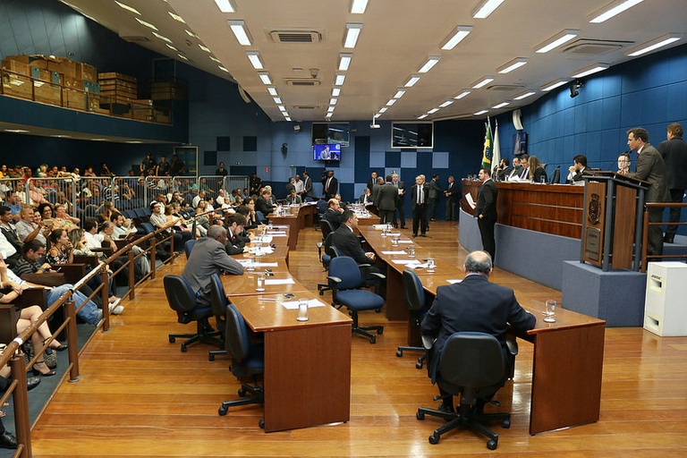 Tico Costa pede adiamento de PL do Uber, após acordo para que projeto do Executivo contemple exigências do proposto na Câmara; confira a votação da sessão desta segunda (20)