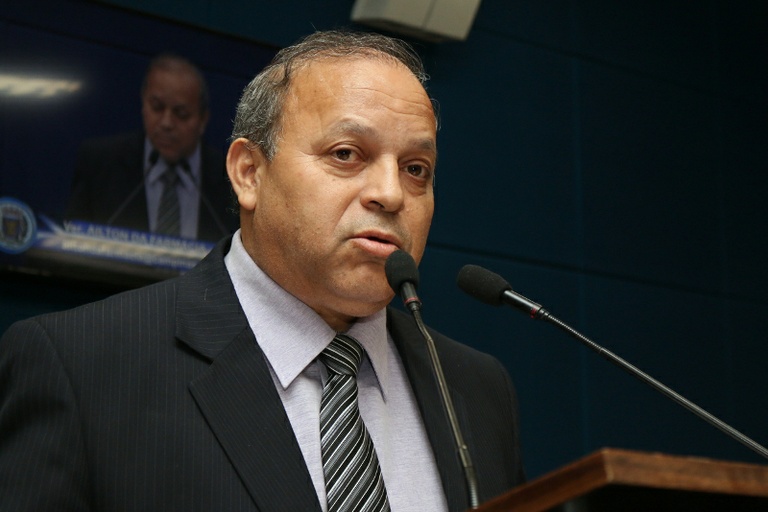 Vereador Ailton da Farmácia protocola projeto de lei que regulamenta prestação de serviços farmacêuticos básicos por farmácias e drogarias