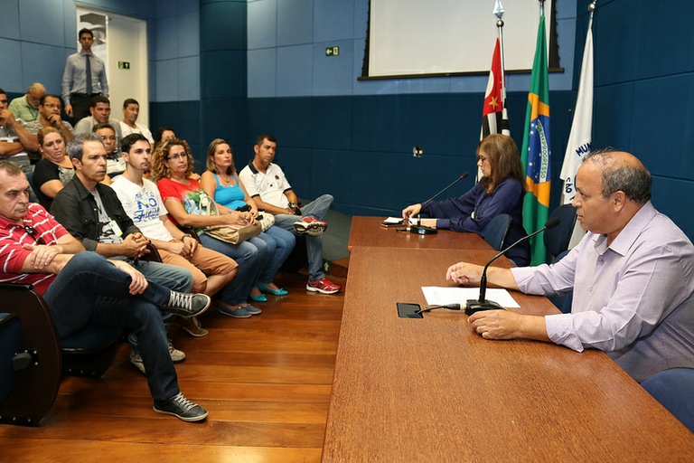 Em reunião na Câmara, trabalhadores do transporte escolar relatam a vereador descumprimento de lei e abusos em vistoria
