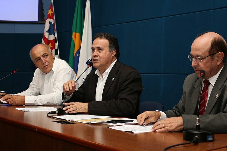 Comissão de Honrarias quer aprovar mudanças para o segundo semestre: títulos e medalhas não entregues poderão ser revogados ; datas comemorativas terão de passar por Audiência Pública