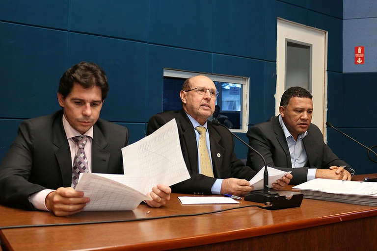Comissão de Educação, Cultura e Esporte aprova parecer do PL que aumenta sanções para quem causar dano ao patrimônio público; secretário de Cultura que viria na reunião, justificou ausência