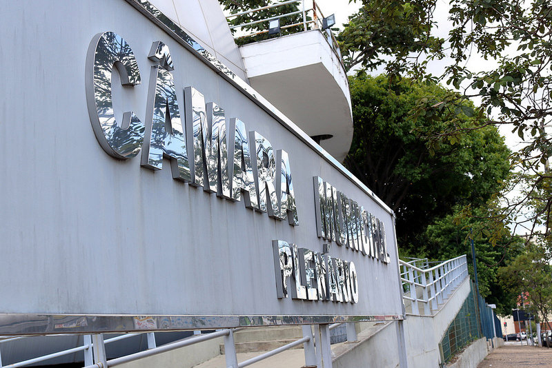 Decisão do TJ-SP reconsidera suspensão de ADIN e Câmara deverá reduzir número de comissionados