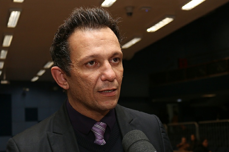 Tico Costa sugere união entre Bee Táxi e motoristas de aplicativos