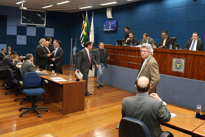 Câmara aprova, em votação final, o Plano Municipal de Educação Ambiental e, em 1ª análise, PL que obriga reciclagem e exames periódicos para motoristas do transporte público