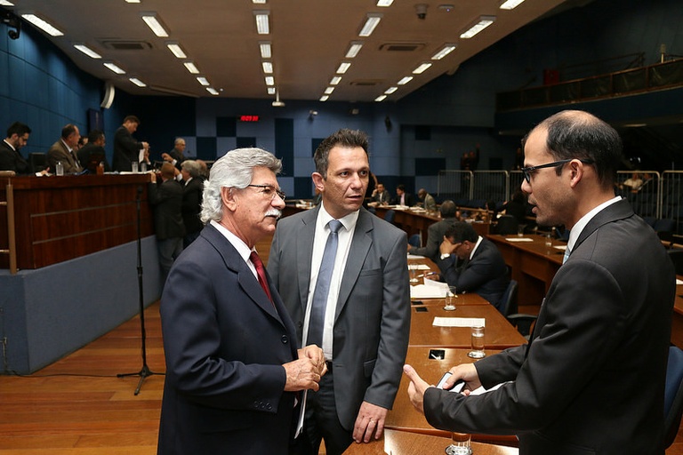 Vereadores aprovam projetos que adéquam organização administrativa da Casa