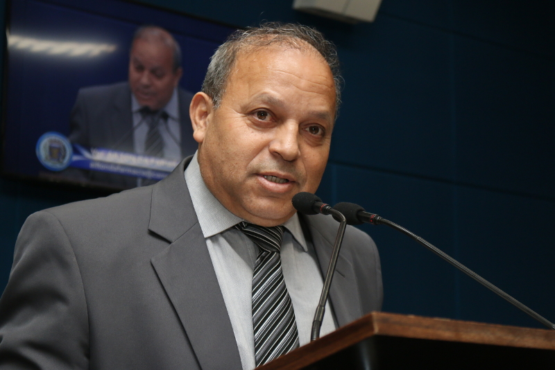 Ailton da Farmácia protocola PL que institui Semana de Estudos da Reforma Protestante de Campinas