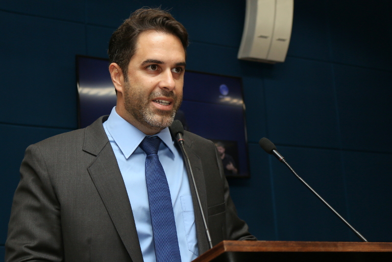 Nelson Hossri recebe nesta quinta-feira (9) oficiais do Proerd para prevenir o abuso de drogas entre estudantes 