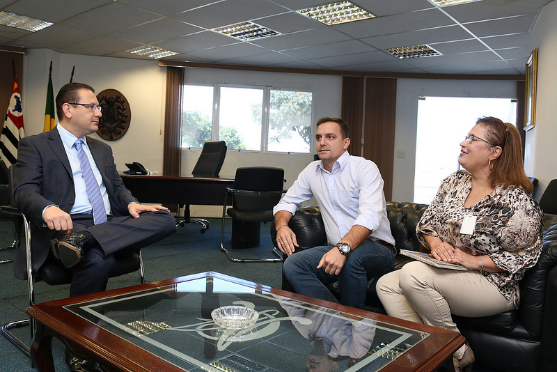 Rafa Zimbaldi apresenta estrutura da ouvidora da Câmara para vereadores de Holambra
