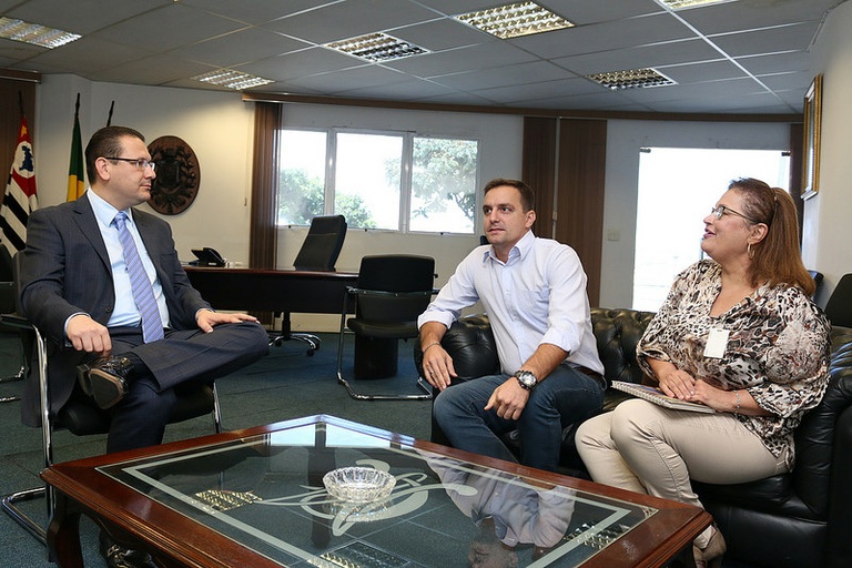 Rafa Zimbaldi apresenta estrutura da ouvidora da Câmara para vereadores de Holambra