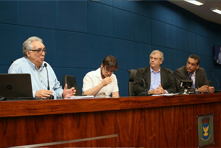 Reunião na Câmara apresenta cronograma do programa “Saúde em Ação”: atendimento em oito centros de saúde será deslocado durante reformas