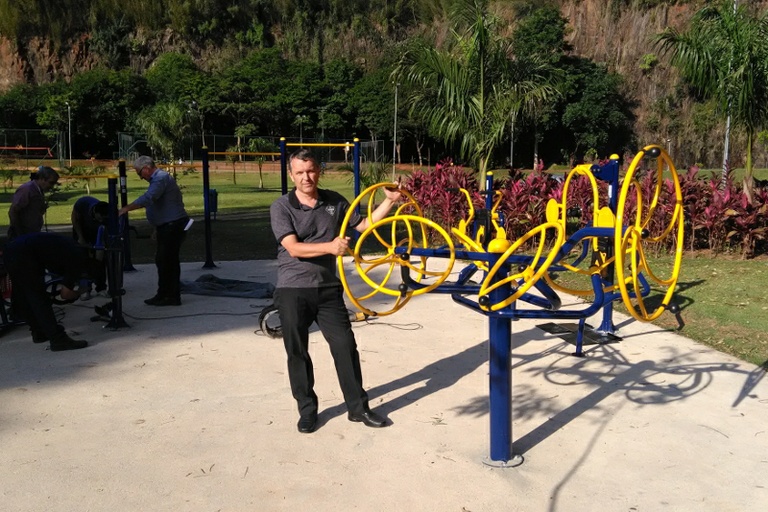 Academia adaptada para deficientes é instalada na Pedreira do Chapadão após indicação de vereador