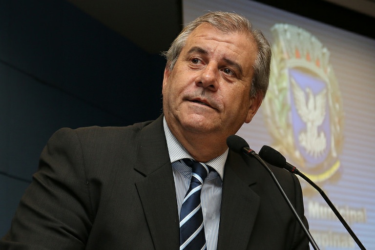 Bernardelli entrega Medalha Arautos da P az à Loja Maçônica Independência