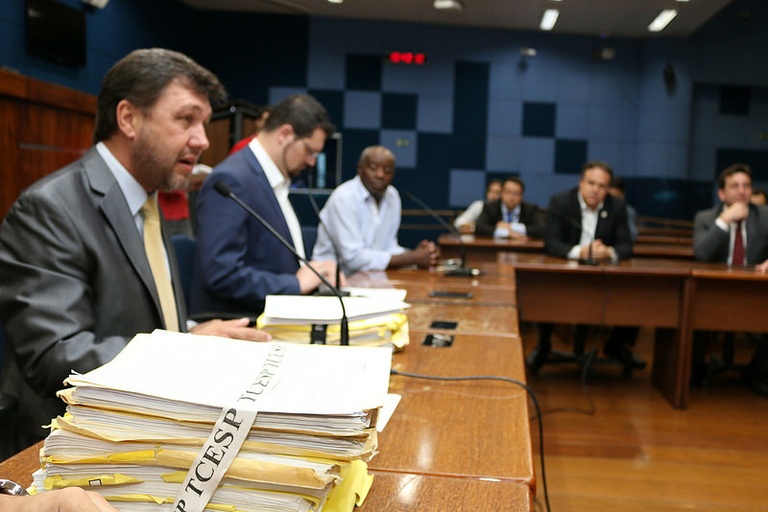 Comissão de Finanças se reúne com Comissão de Constituição e Legalidade e aprovam juntas pareceres favoráveis do TCE às contas do executivo de 2013 e 2014 e os encaminham para votação