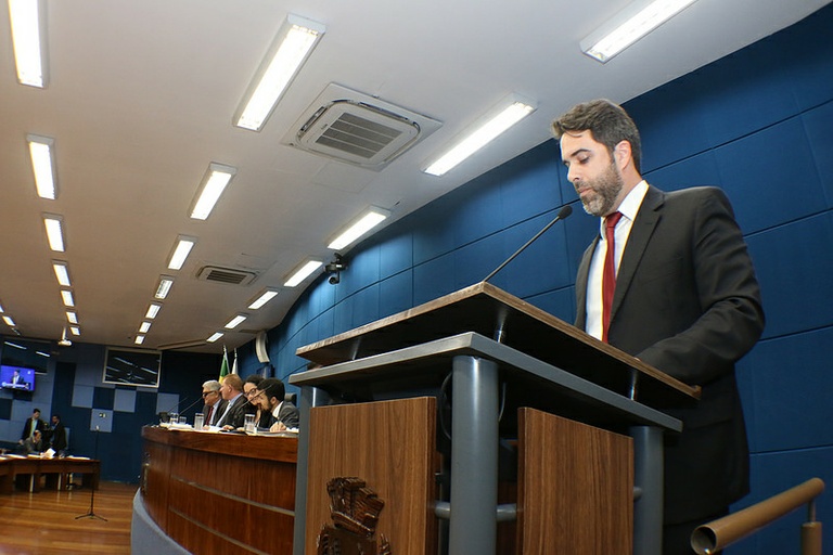 Nelson Hossri vai ao MP pedir tratamento de dependência química para crianças e adolescentes
