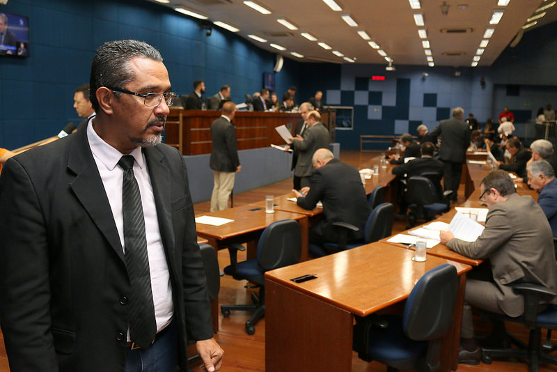 Pastor Elias Azevedo protocola PL que isenta ISSQN para construções feitas por mutirões