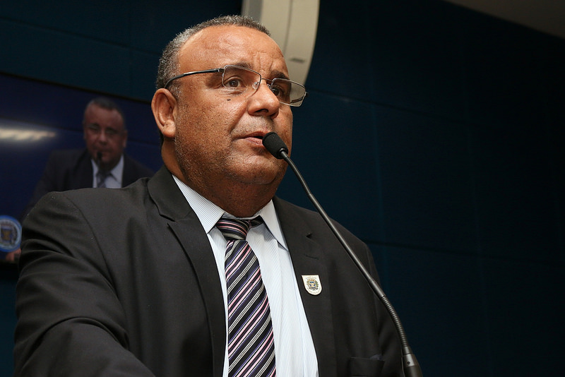 Projeto obriga instalação de torneira com temporizador de vazão