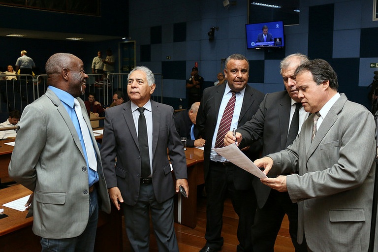 Vereadores analisam nesta quarta-feira (08/11) projeto que limita concessão de honraria e determina prazo para que elas sejam entregues
