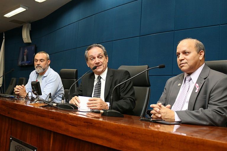 Ailton da Farmácia e Luiz Rossini apresentam projeto de lei para proteger abelhas silvestres e nativas
