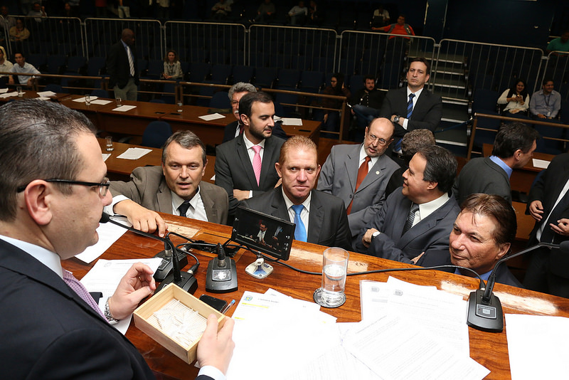 Câmara cria CEE das Dívidas das Empresas de Saúde, que tem em vista possibilitar que elas troquem dívidas por serviços na área – como exames para os quais há fila na rede pública; confira a votação desta quarta (4)