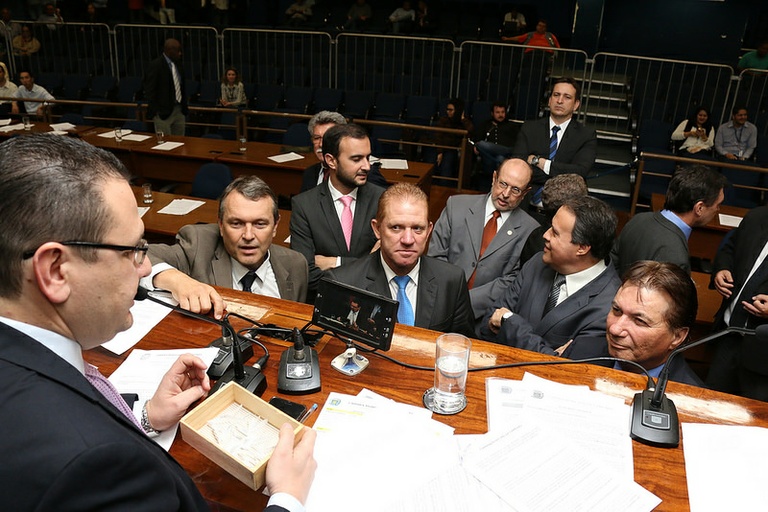 Câmara cria CEE das Dívidas das Empresas de Saúde, que tem em vista possibilitar que elas troquem dívidas por serviços na área – como exames para os quais há fila na rede pública; confira a votação desta quarta (4)
