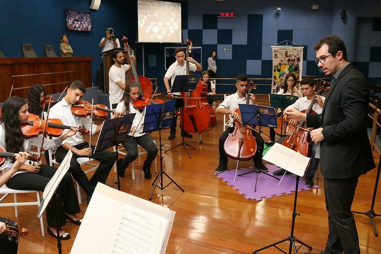 Câmara sedia atividades finais da 8ª Semana da Educação e orquestra do Primeira Nota emociona público
