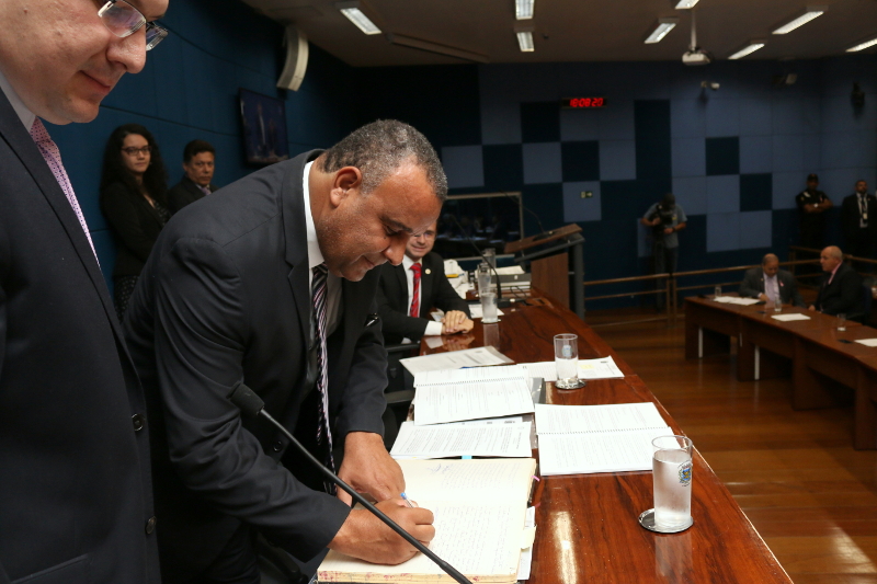 Cidão Santos (PROS) é empossado como vereador da Legislatura 2017-2020, no lugar de Tico Costa, que renunciou na última sexta (29)
