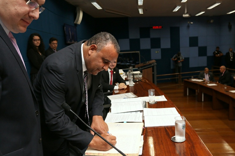 Cidão Santos (PROS) é empossado como vereador da Legislatura 2017-2020, no lugar de Tico Costa, que renunciou na última sexta (29)