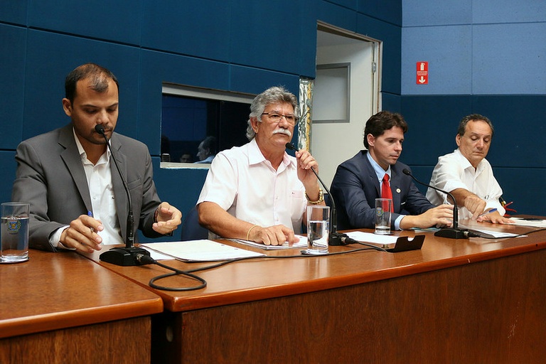 Comissão de Política Urbana aprova nesta segunda-feira (16) PL que cria 'bueiro inteligente'